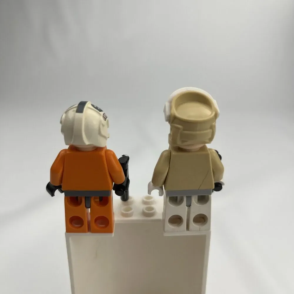 LEGO Star Wars Hoth Rebel Officer And Pilot Minifigures 8083 Lot of 2
